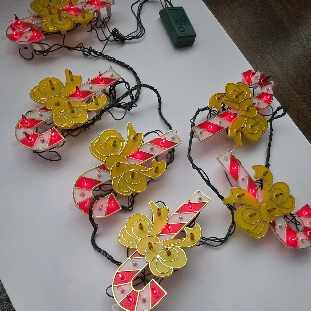 Grandelite Co.Festive Candy Cane String Lights